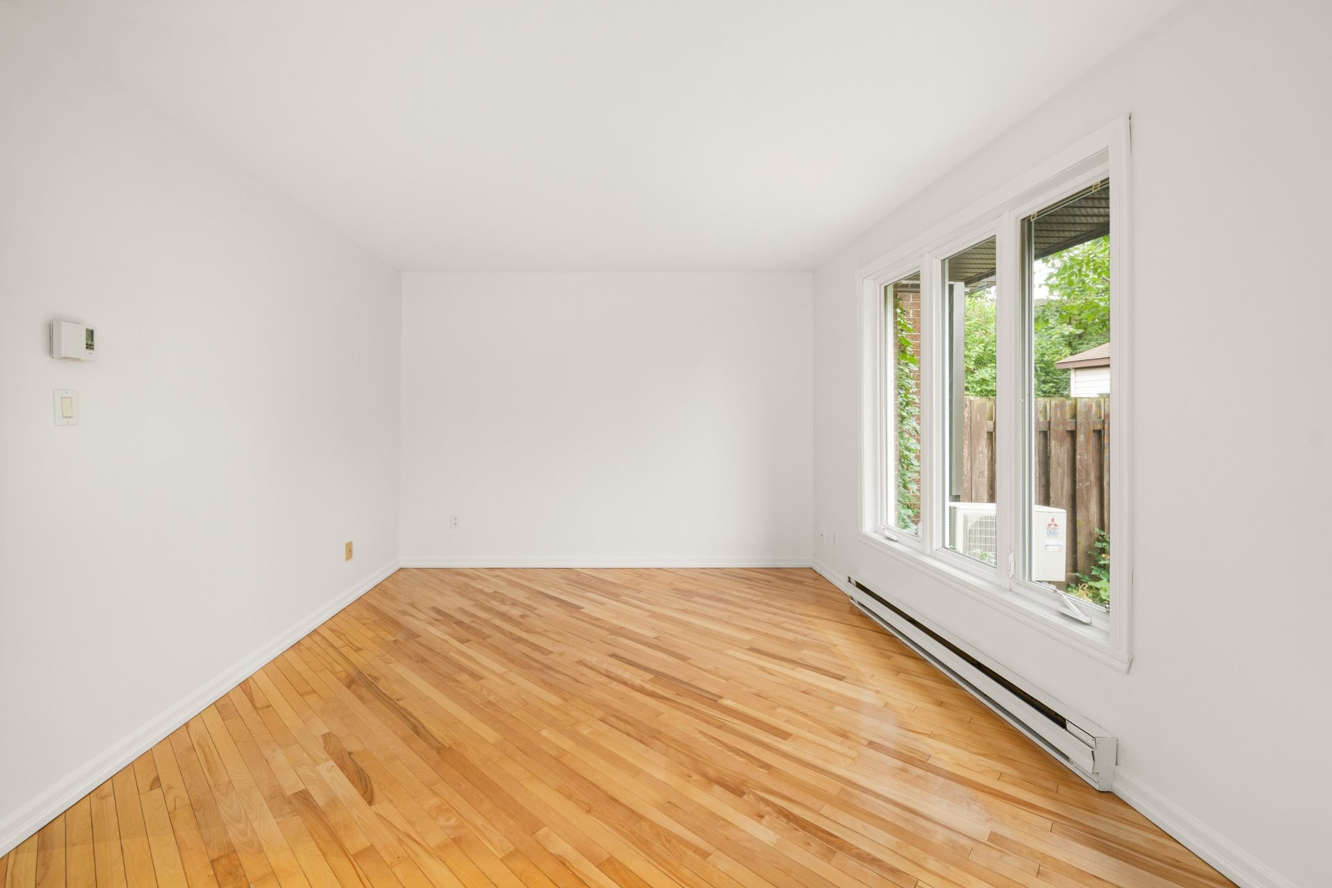 Living Room - 70 Ch. Davignon, Dollard-Des-Ormeaux, QC
