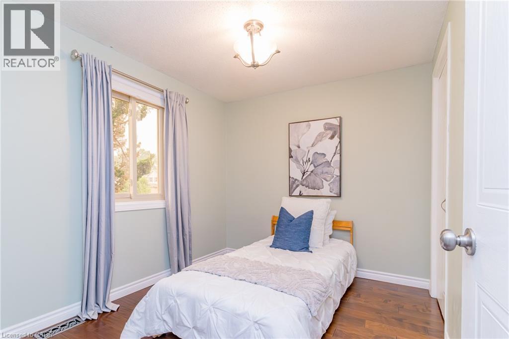 Wood-finish flooring, single window, overhead light fixture, light wall color, white trim - 543 Drummerhill Crescent, Waterloo, ON