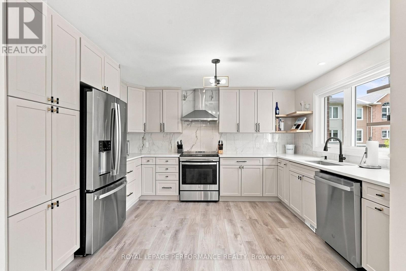 1992 Summerfields Crescent, Ottawa, ON