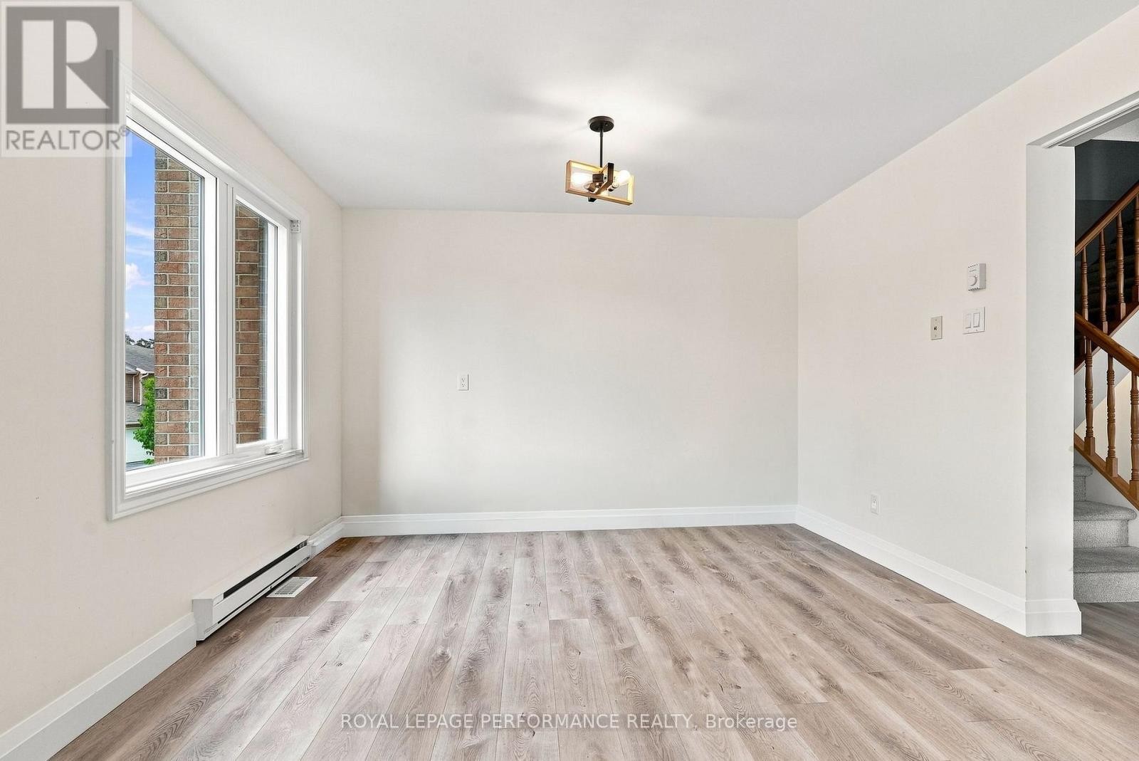 1992 Summerfields Crescent, Ottawa, ON