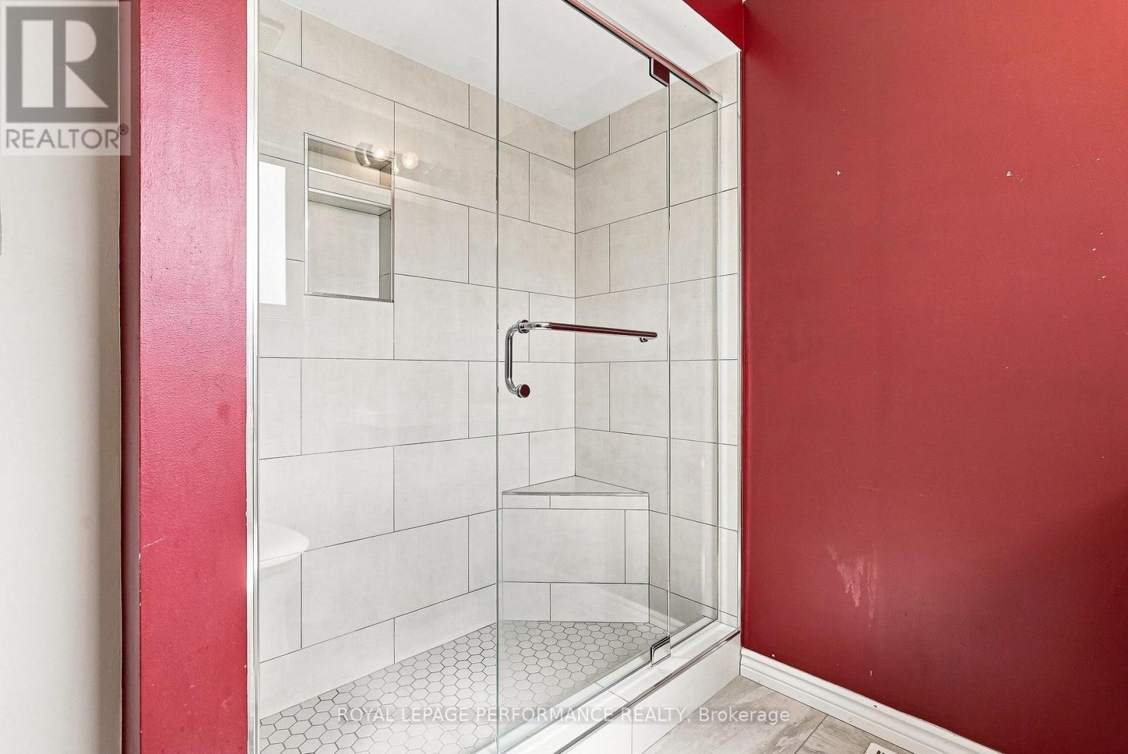 Ensuite - 1992 Summerfields Crescent, Ottawa, ON