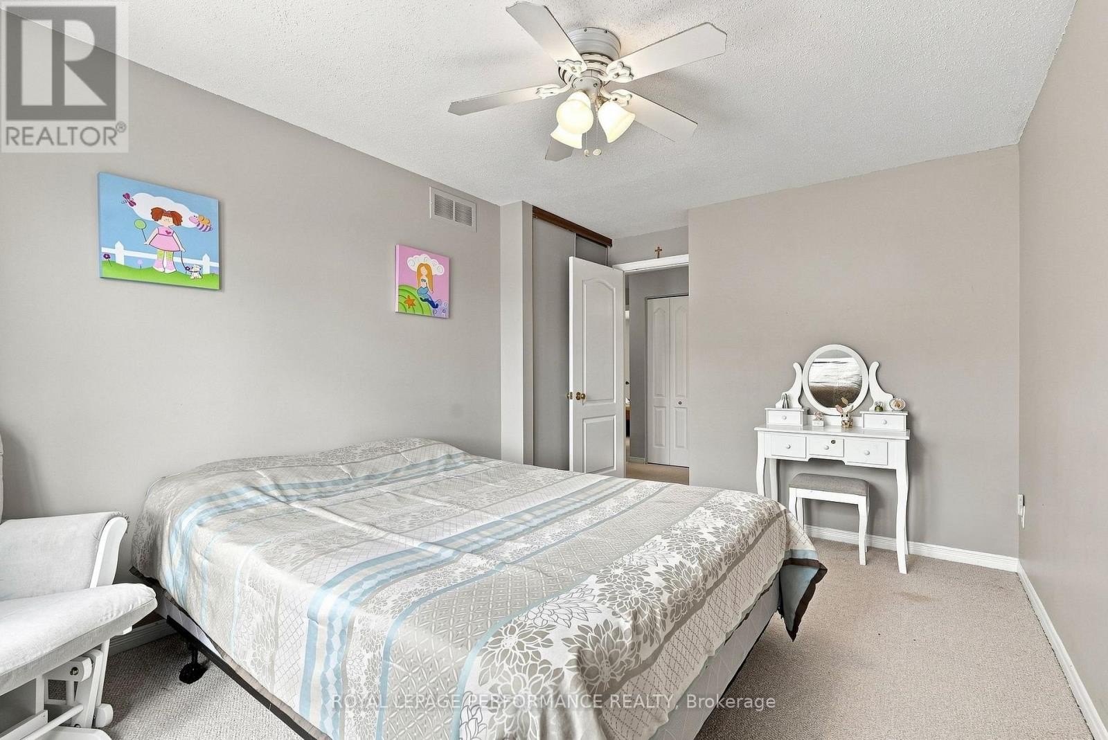 1992 Summerfields Crescent, Ottawa, ON