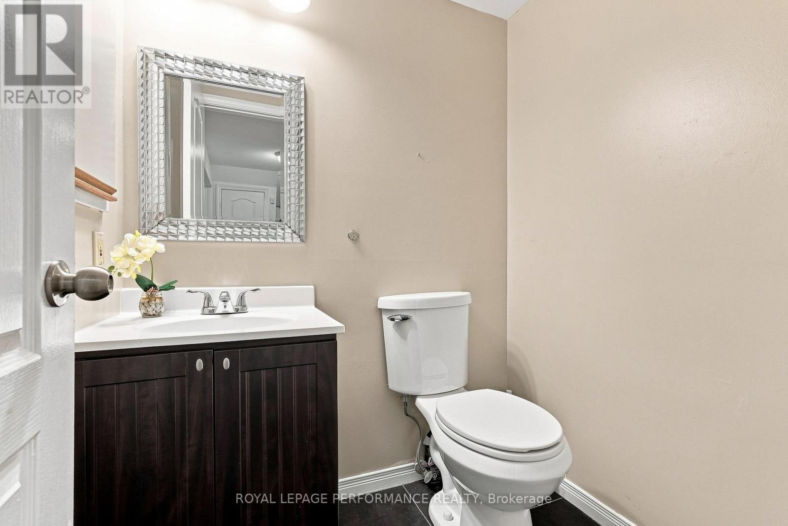 Powder Room - 1992 Summerfields Crescent, Ottawa, ON