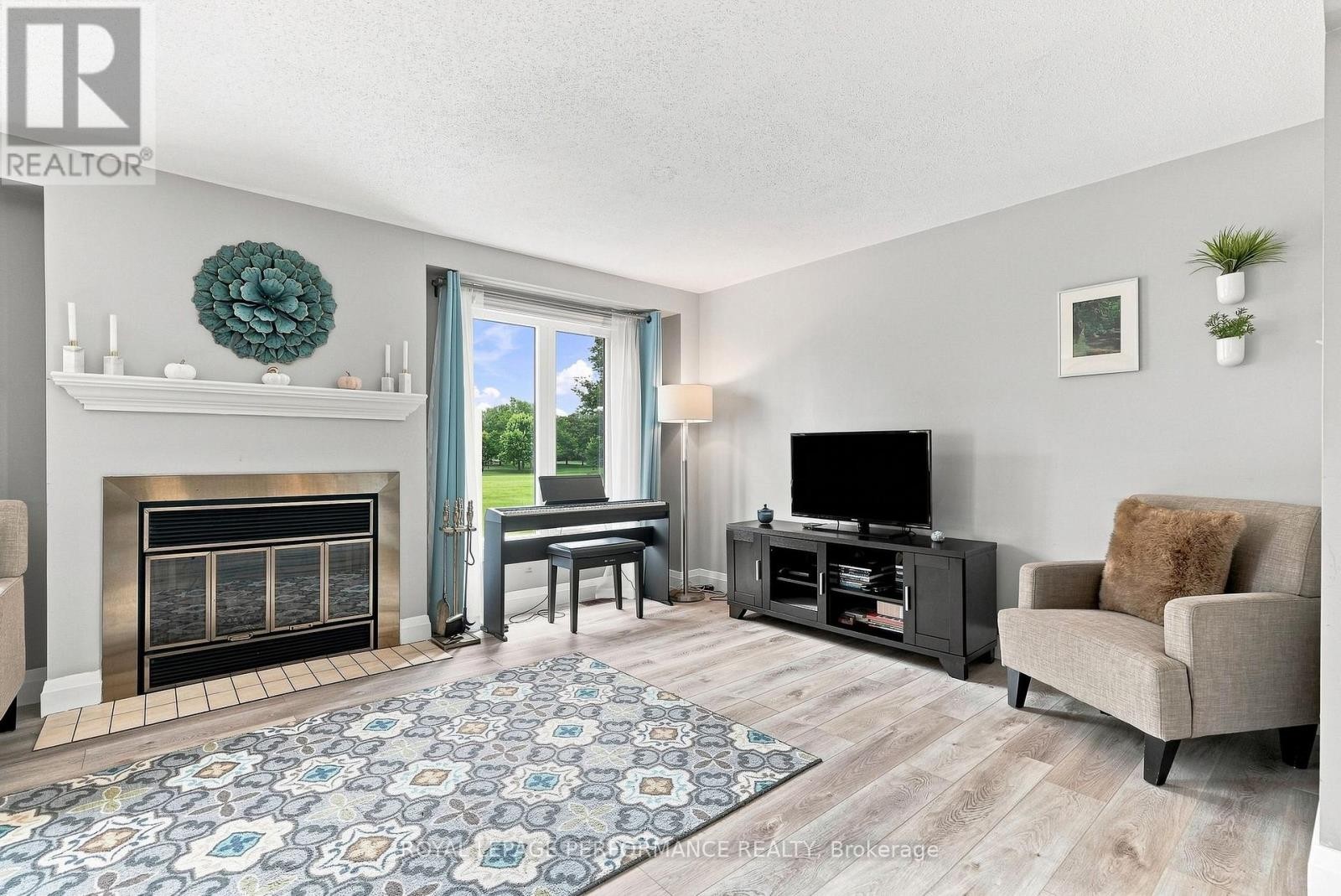1992 Summerfields Crescent, Ottawa, ON