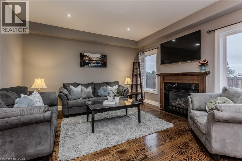 24 Newcastle Court, Hamilton, ON