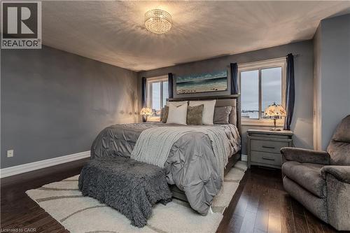 24 Newcastle Court, Hamilton, ON 