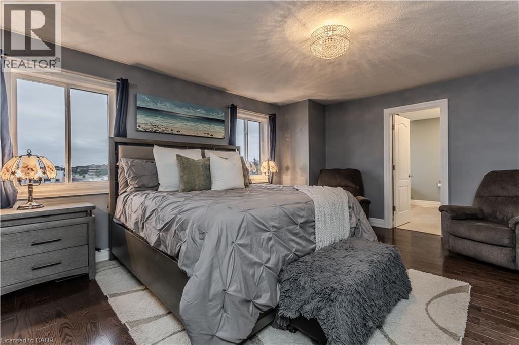 24 Newcastle Court, Hamilton, ON