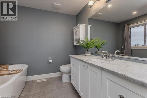 24 Newcastle Court, Hamilton, ON 