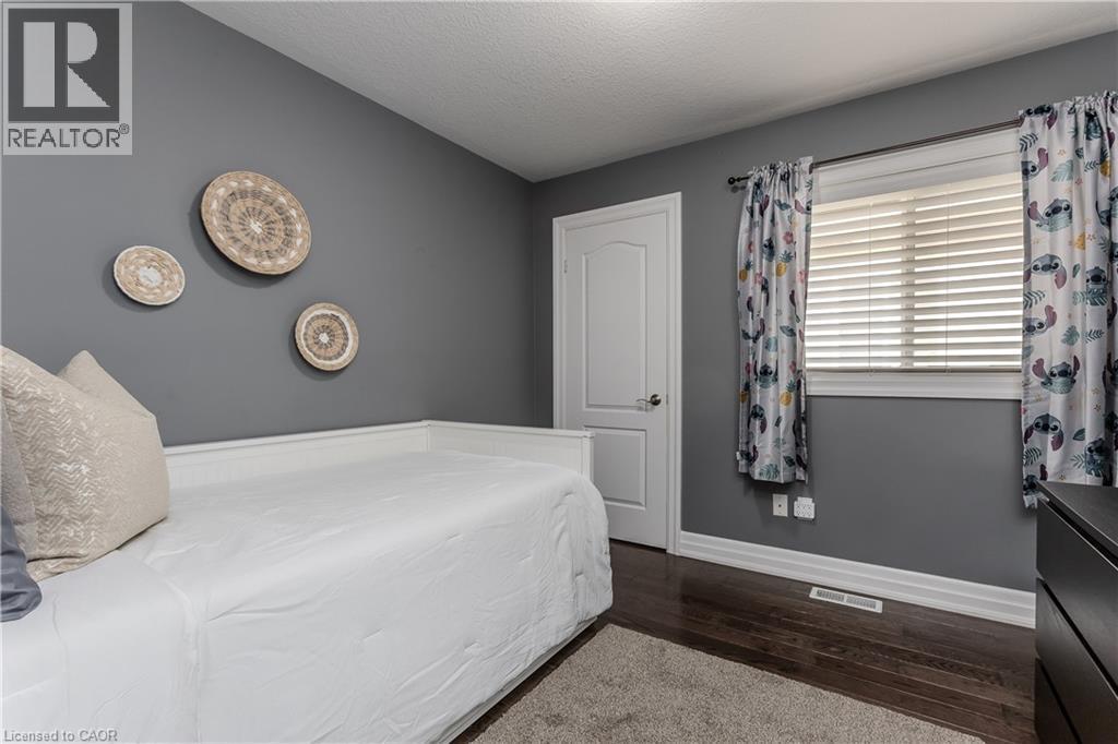 24 Newcastle Court, Hamilton, ON