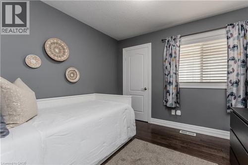24 Newcastle Court, Hamilton, ON 