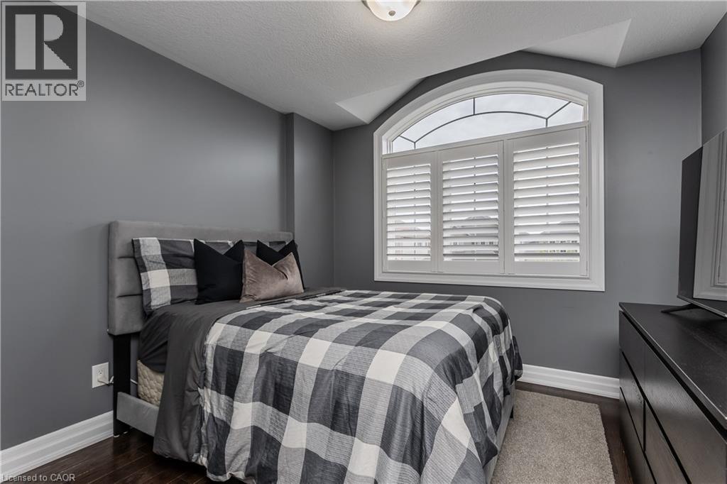 24 Newcastle Court, Hamilton, ON