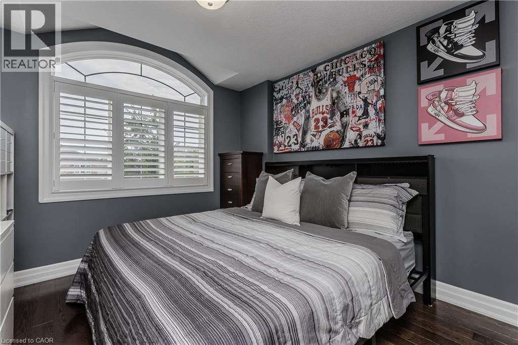 24 Newcastle Court, Hamilton, ON