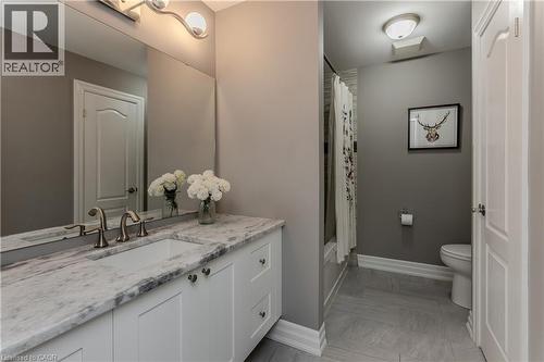 24 Newcastle Court, Hamilton, ON 
