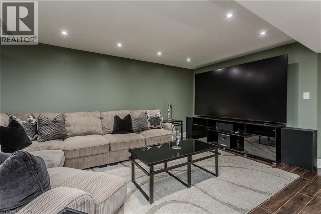 24 Newcastle Court, Hamilton, ON