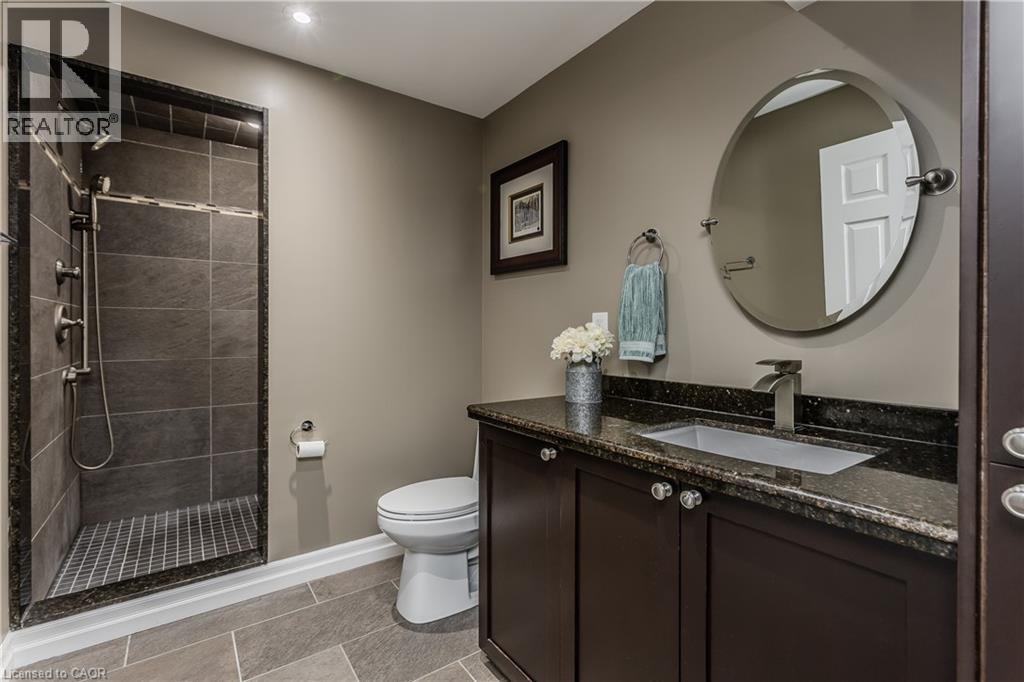 24 Newcastle Court, Hamilton, ON