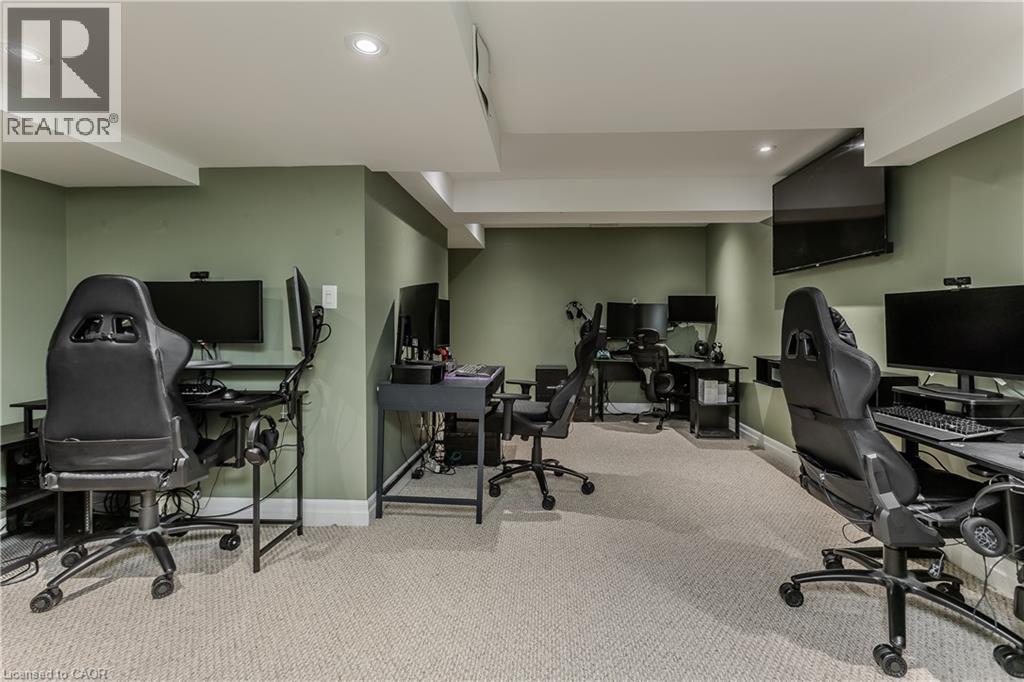 24 Newcastle Court, Hamilton, ON