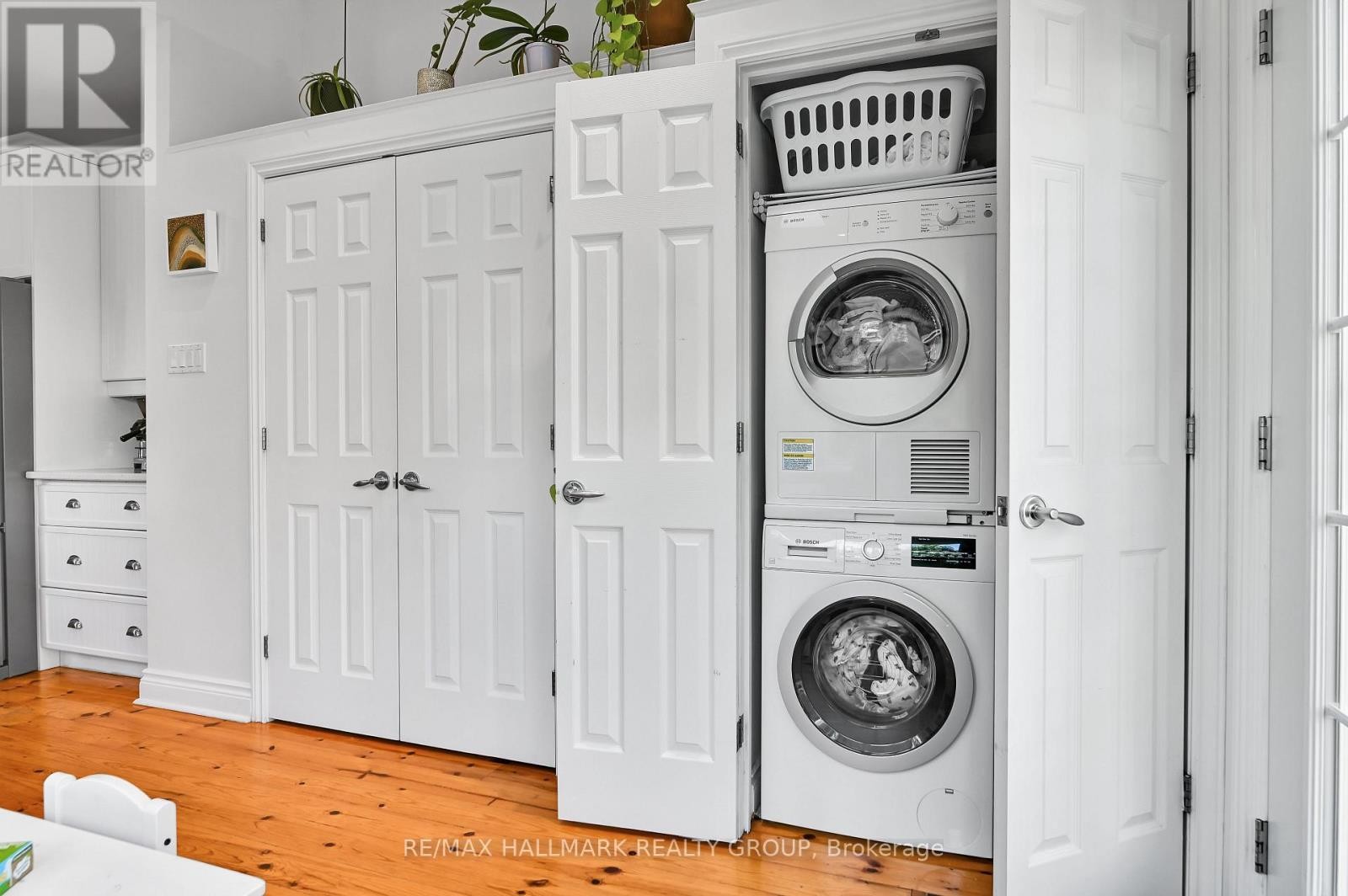 Main floor - Den/ Laundry closet - 142 River Lane, Ottawa, ON