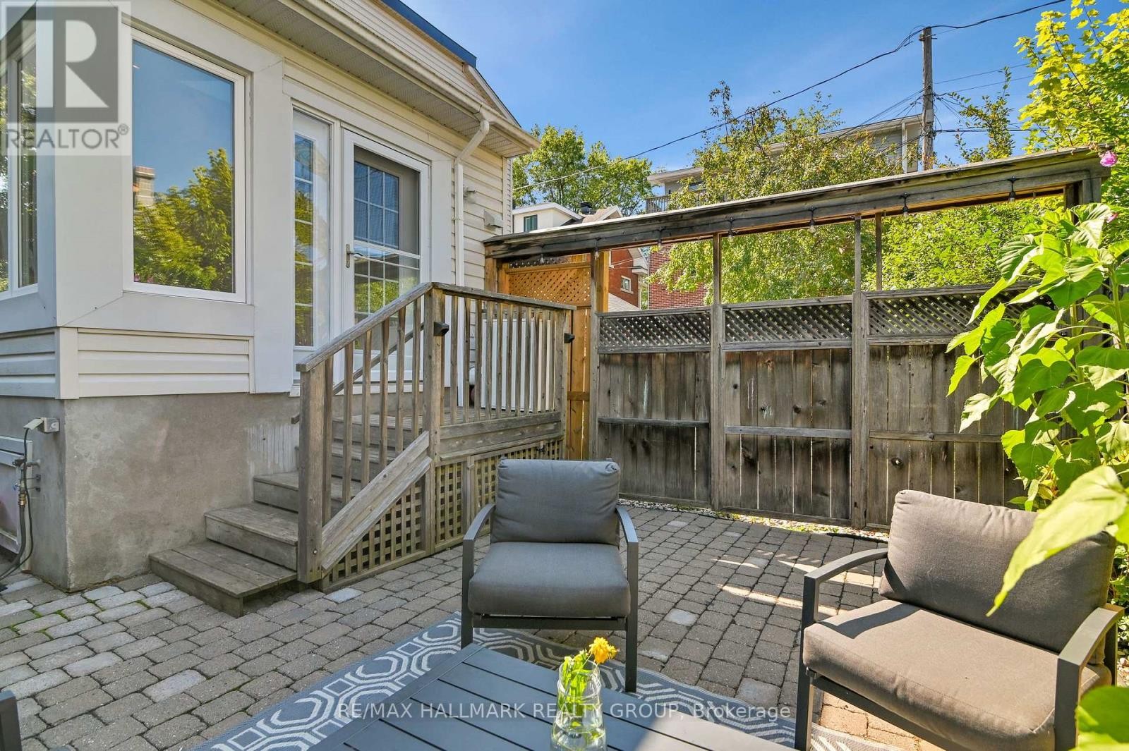 Rear patio / Parking - 142 River Lane, Ottawa, ON