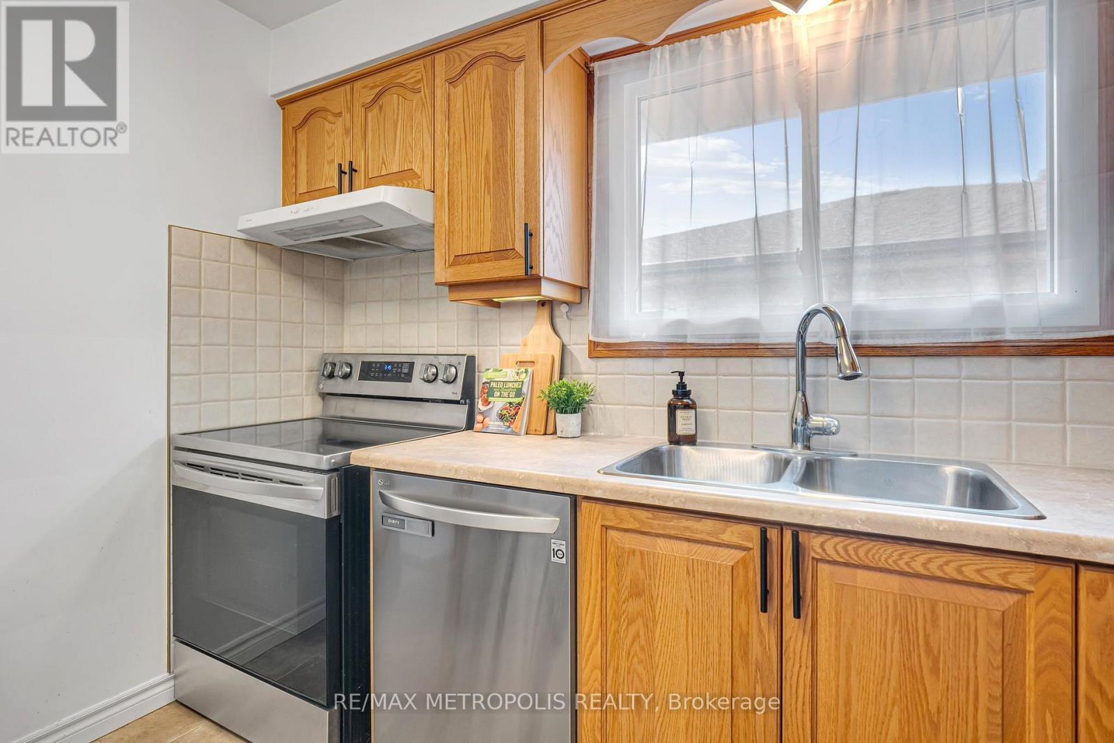 598 Black Oak Crescent, Waterloo, ON