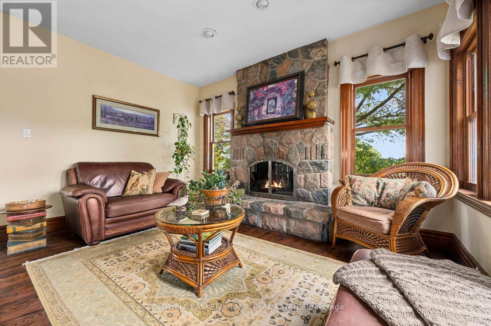 Family Room With Fireplace - 26 Mill Run Gate, Uxbridge, ON
