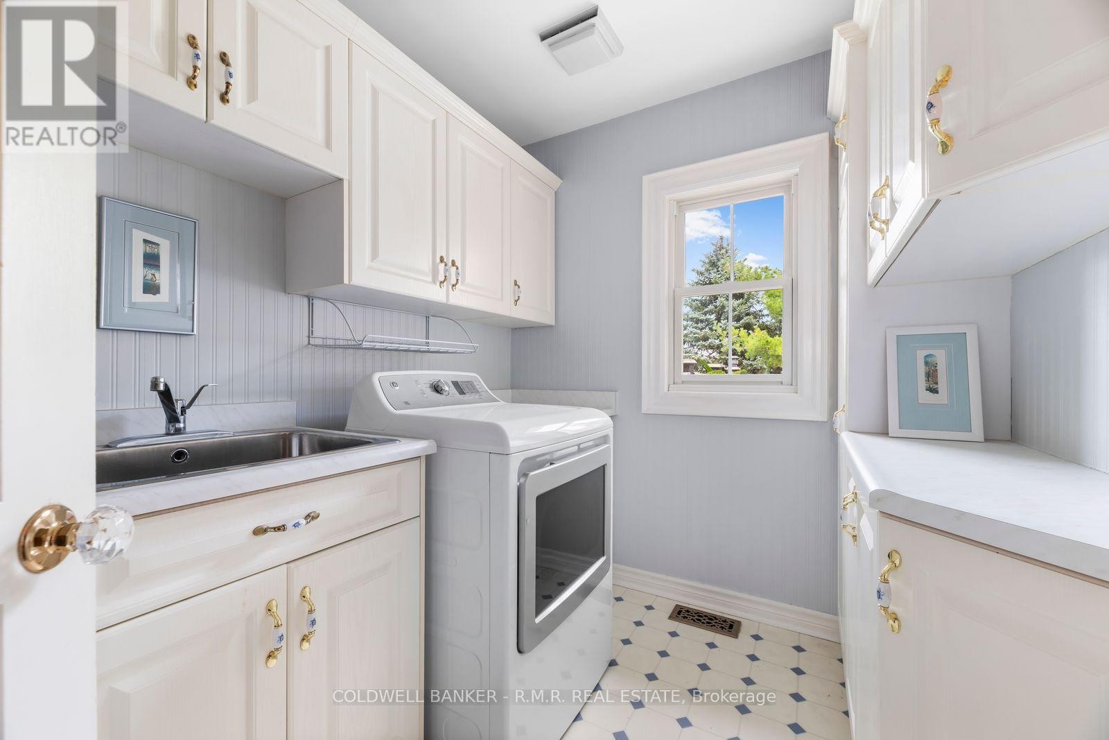 2nd Floor Laundry - 26 Mill Run Gate, Uxbridge, ON