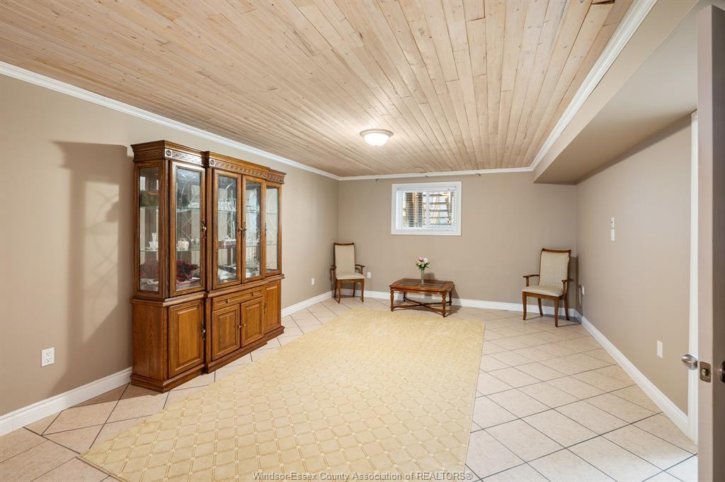 11827 Boulder Crescent, Windsor, ON