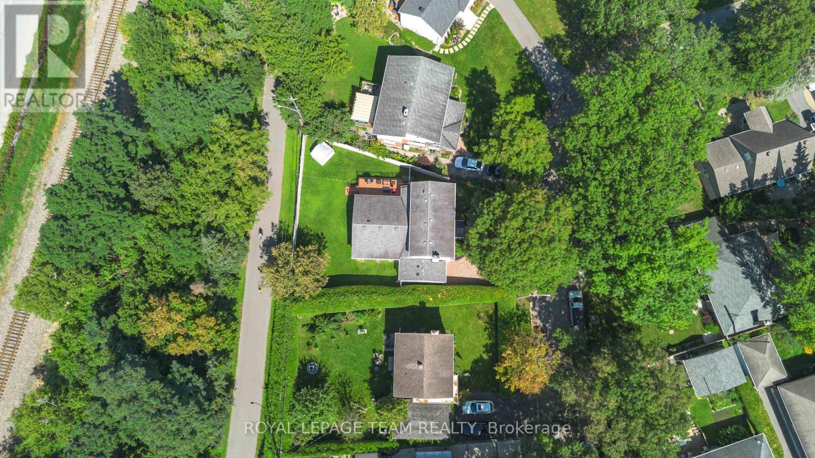 Pie shaped lot backing onto walking trail - 115 Mountbatten Avenue, Ottawa, ON