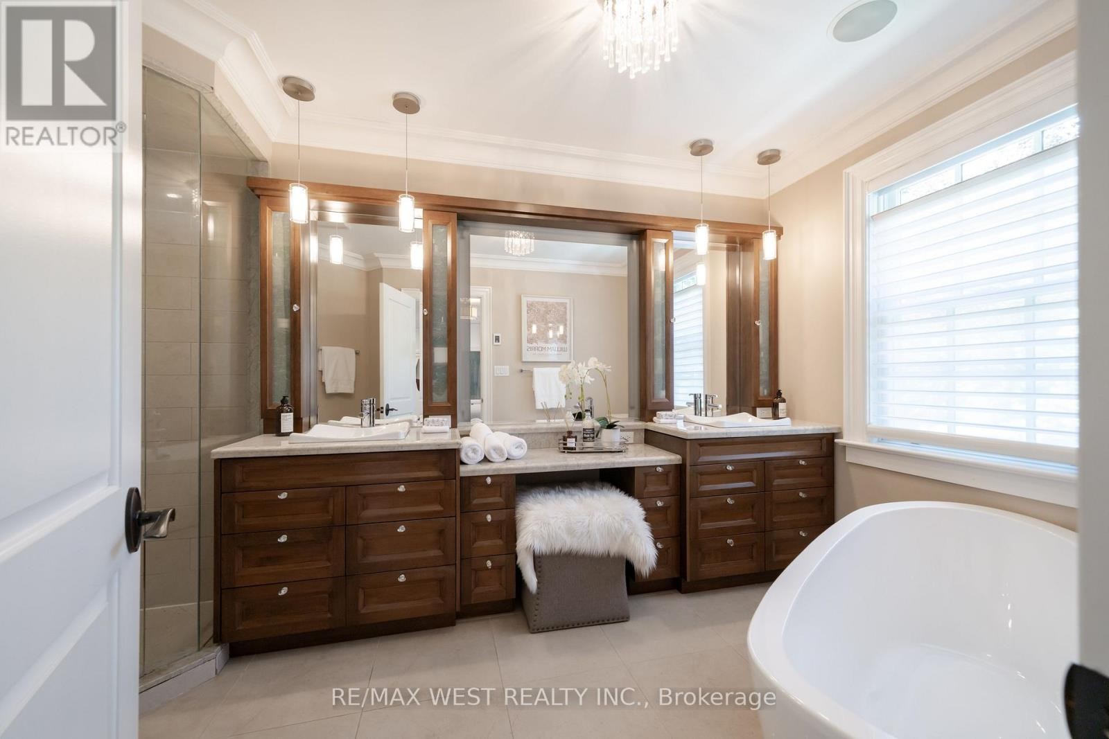 2nd Floor Primary Bedroom Ensuite - 3 Castle Frank Road, Toronto, ON