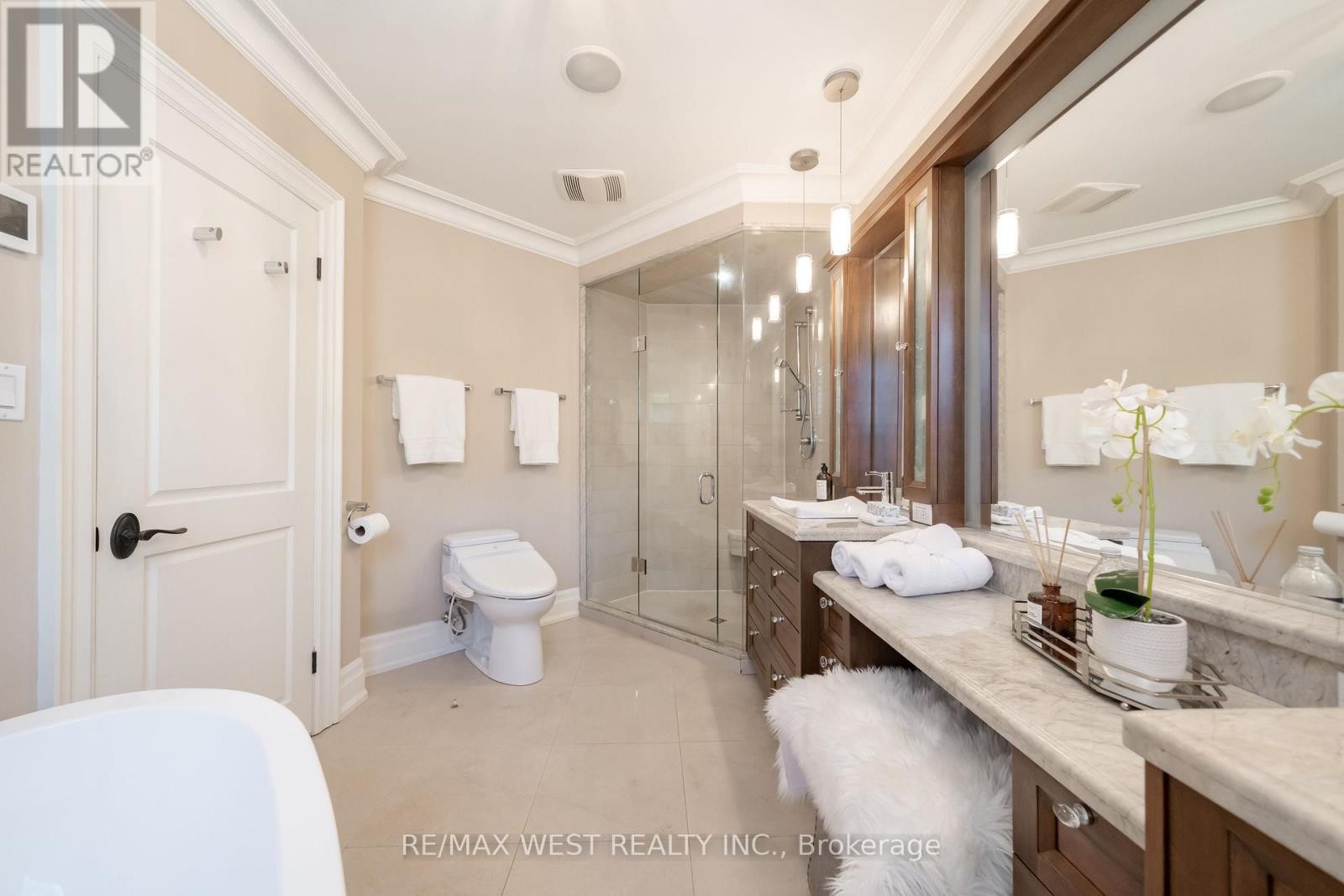 2nd Floor Primary Bedroom Ensuite - 3 Castle Frank Road, Toronto, ON