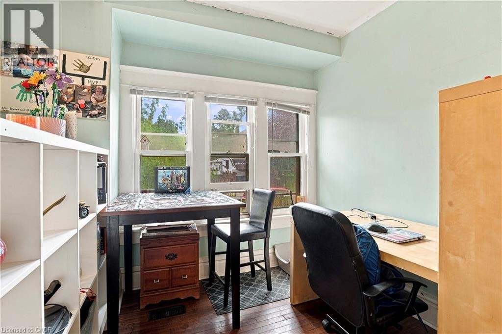 52 Kensington Avenue N, Hamilton, ON