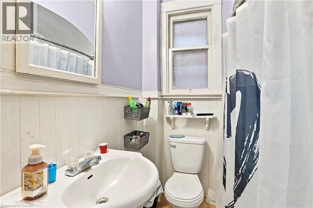 52 Kensington Avenue N, Hamilton, ON