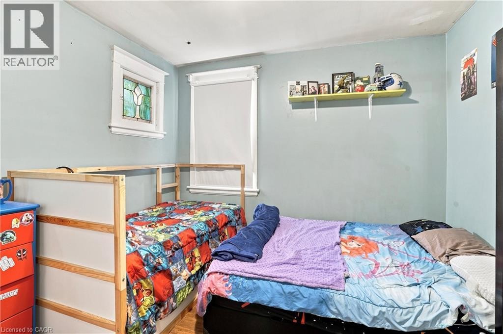 52 Kensington Avenue N, Hamilton, ON