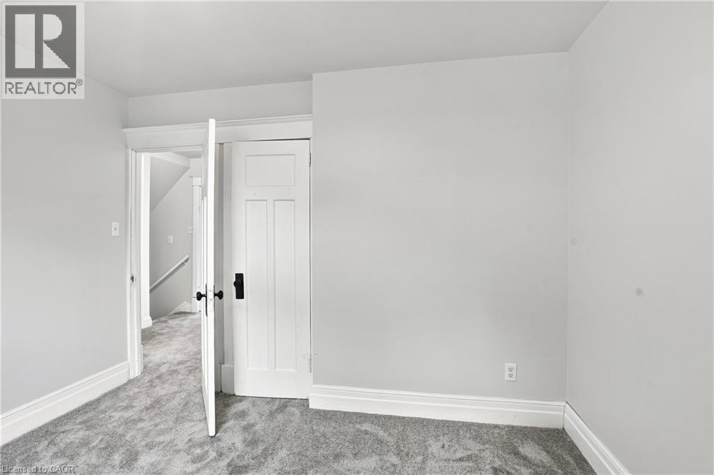 52 Kensington Avenue N, Hamilton, ON