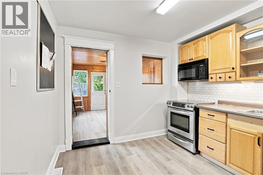 52 Kensington Avenue N, Hamilton, ON