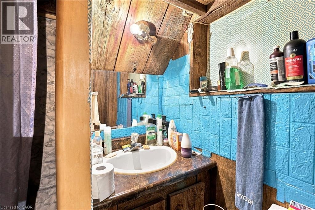 52 Kensington Avenue N, Hamilton, ON
