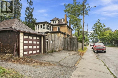 52 Kensington Avenue N, Hamilton, ON 