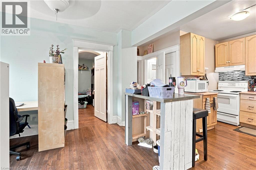 52 Kensington Avenue N, Hamilton, ON