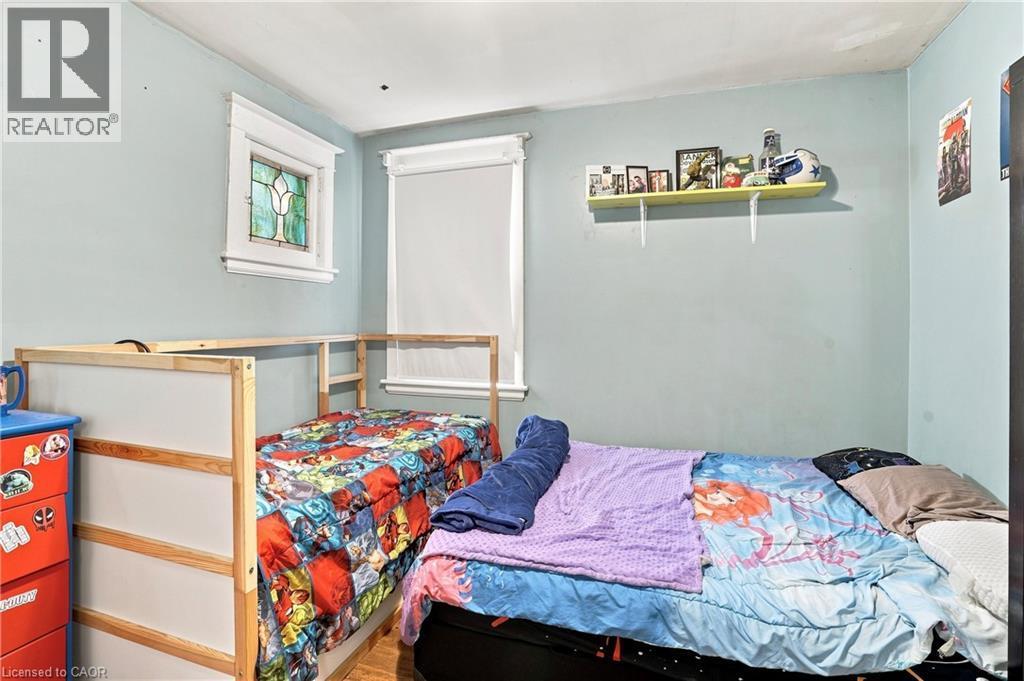 52 Kensington Avenue N, Hamilton, ON