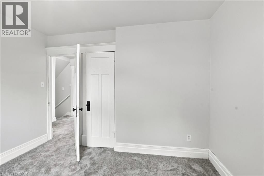52 Kensington Avenue N, Hamilton, ON