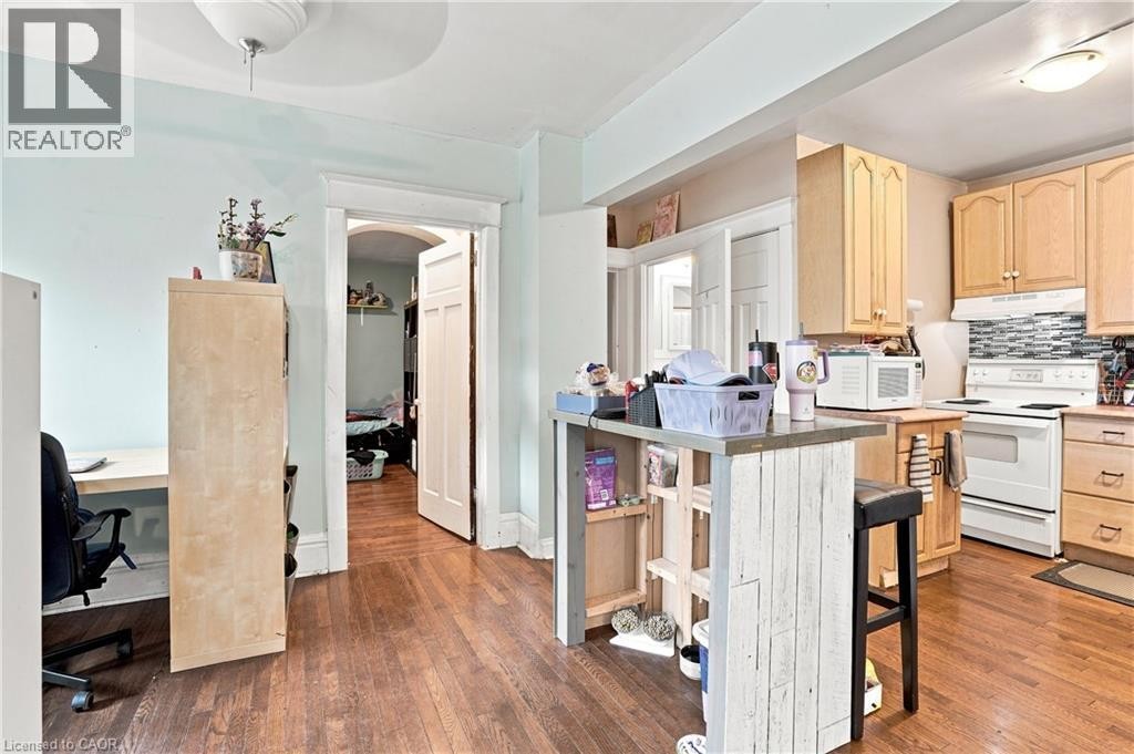 52 Kensington Avenue N, Hamilton, ON