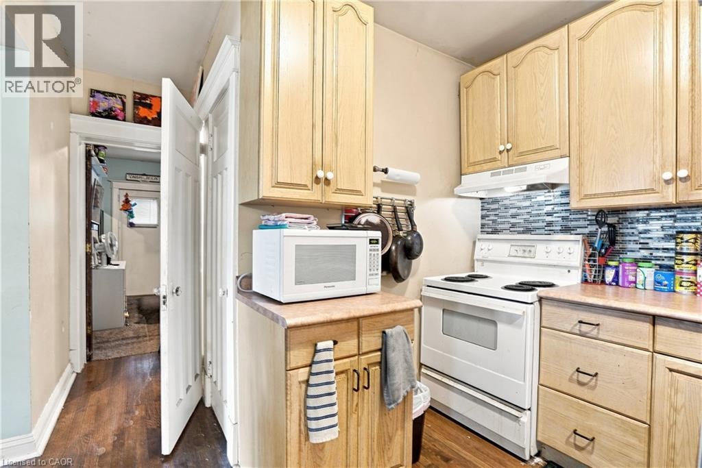 52 Kensington Avenue N, Hamilton, ON