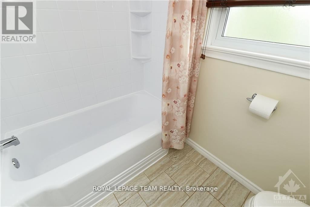 822 Quinlan Road, Ottawa, ON
