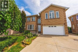90 FAIRINGTON Crescent  Hamilton, ON L8E 3N4