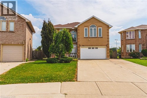 90 Fairington Crescent, Hamilton, ON 