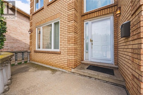 90 Fairington Crescent, Hamilton, ON 