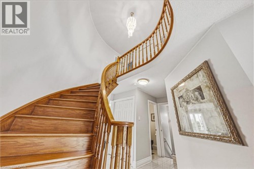 90 Fairington Crescent, Hamilton, ON 