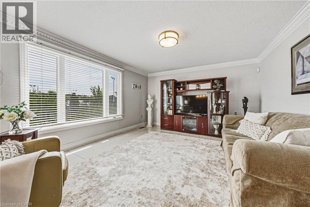 90 Fairington Crescent, Hamilton, ON