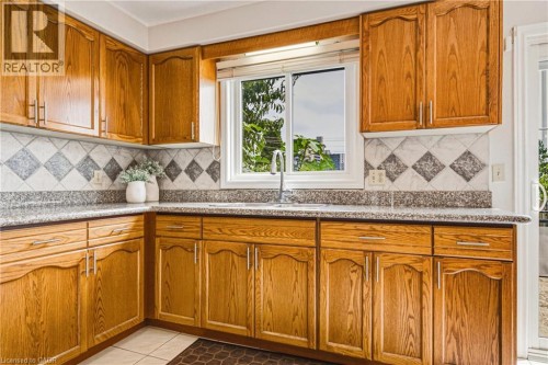 90 Fairington Crescent, Hamilton, ON 