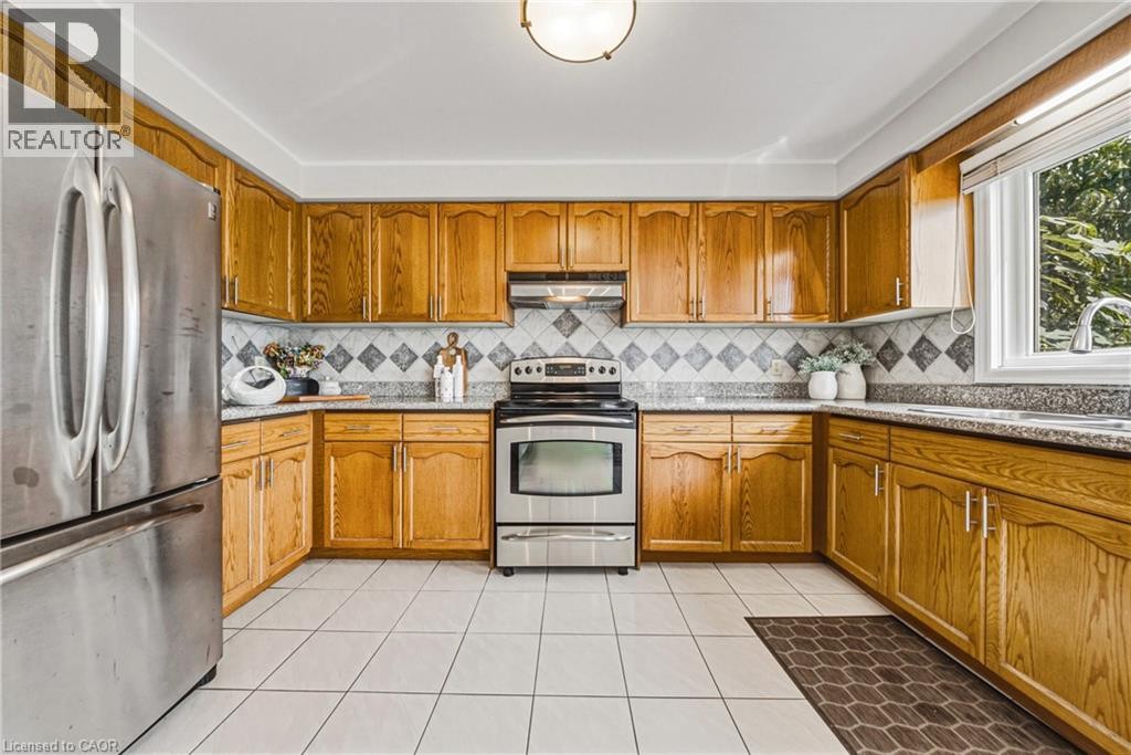 90 Fairington Crescent, Hamilton, ON