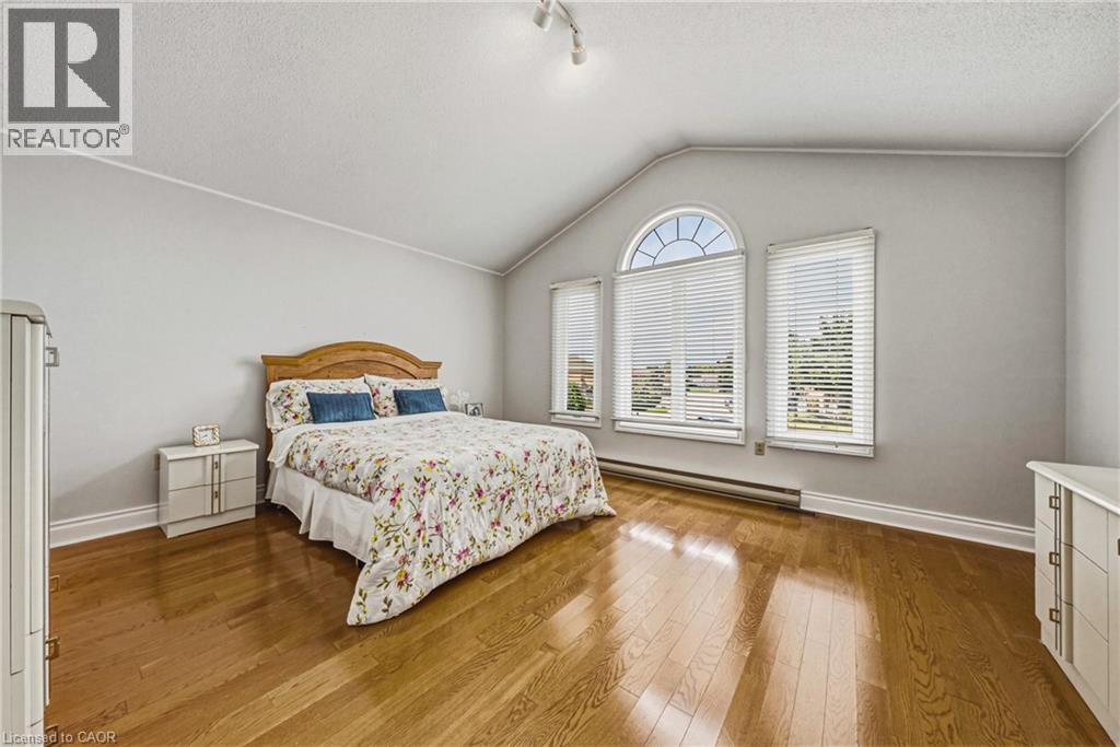 90 Fairington Crescent, Hamilton, ON